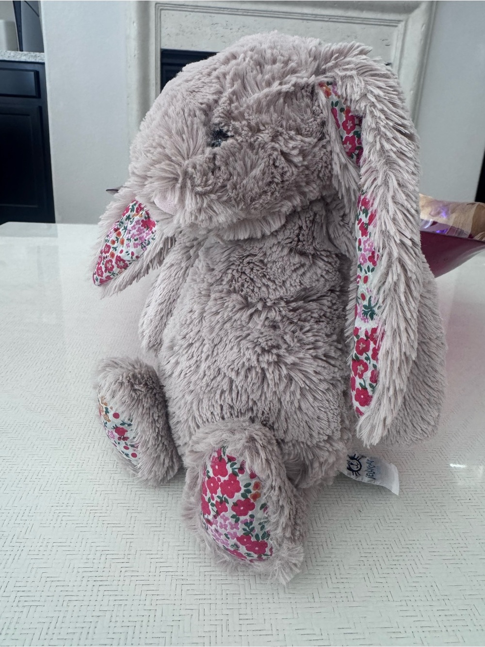 Jellycat Medium Bashful Blossom Posey Plush Bunny with Pink Floral Ear - Picture 3 of 4